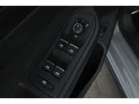 Volkswagen Golf thumbnail 45