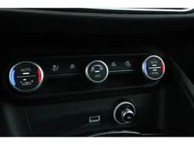 Alfa Romeo Stelvio thumbnail 28