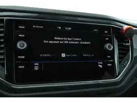 Volkswagen T-Roc thumbnail 22