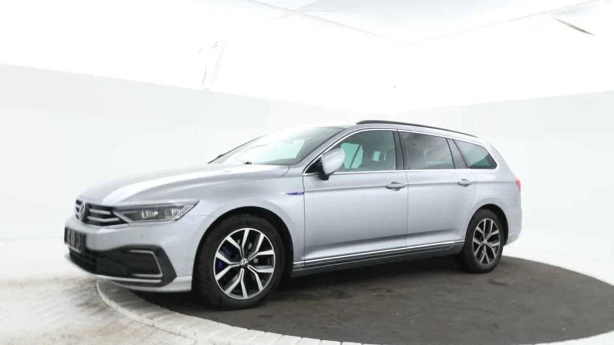 Volkswagen Passat — foto 1