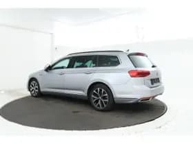 Volkswagen Passat thumbnail 44