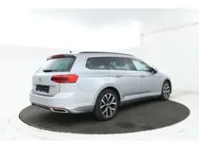 Volkswagen Passat thumbnail 45