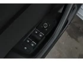Volkswagen Passat thumbnail 56