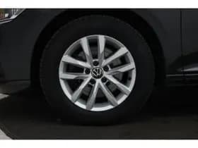 Volkswagen Passat thumbnail 44