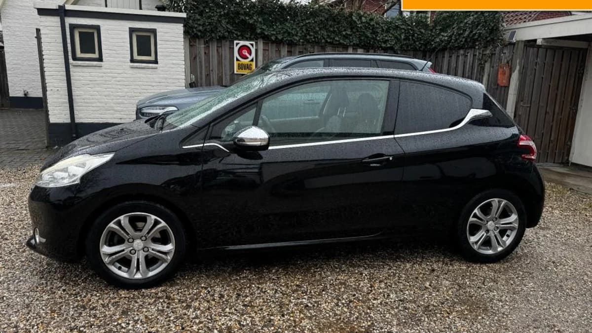 Peugeot 208 — foto 1