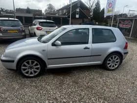 Volkswagen Golf thumbnail 2