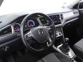 Volkswagen T-Roc thumbnail 3