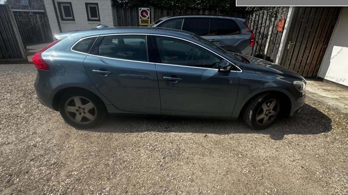 Volvo V40 — foto 1