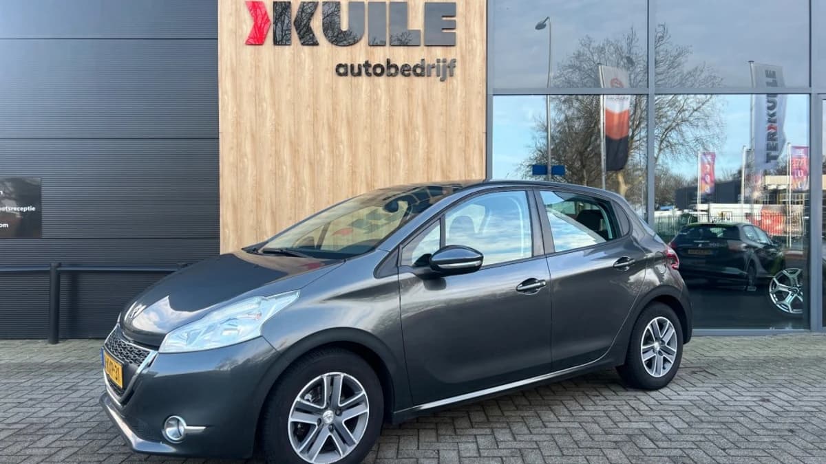 Peugeot 208 — foto 1