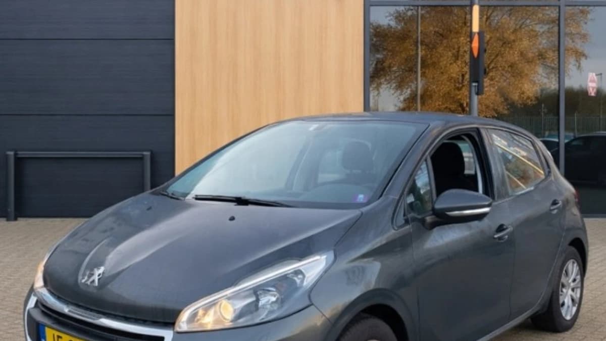 Peugeot 208 — foto 1