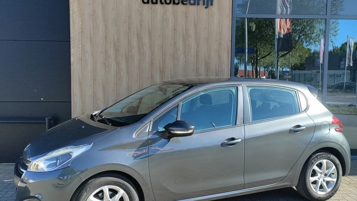 Peugeot 208 — foto 1