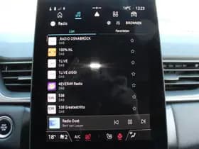 Renault Captur thumbnail 32