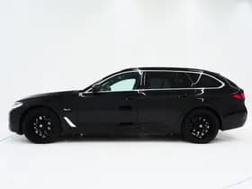 BMW 5 Serie Touring 530e xDrive Full Black thumbnail 2