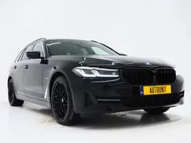 BMW 5 Serie Touring 530e xDrive Full Black thumbnail 11