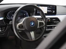 BMW 5 Serie Touring 530e xDrive Full Black thumbnail 17