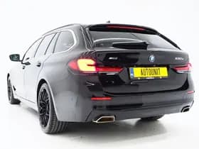 BMW 5 Serie Touring 530e xDrive Full Black thumbnail 3
