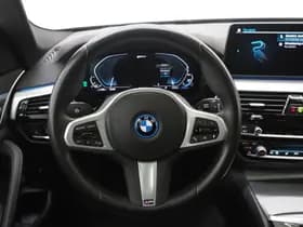 BMW 5 Serie Touring 530e xDrive Full Black thumbnail 35