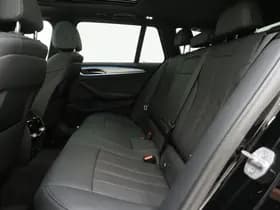 BMW 5 Serie Touring 530e xDrive Full Black thumbnail 36