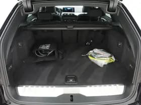BMW 5 Serie Touring 530e xDrive Full Black thumbnail 38