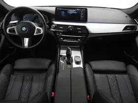 BMW 5 Serie Touring 530e xDrive Full Black thumbnail 5