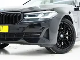 BMW 5 Serie Touring 530e xDrive Full Black thumbnail 6