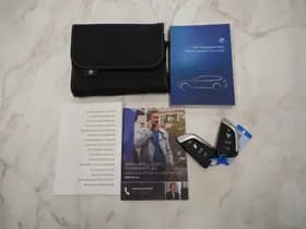 BMW 5 Serie Touring 530e xDrive Full Black thumbnail 8