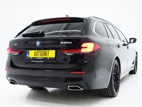 BMW 5 Serie Touring 530e xDrive Full Black thumbnail 9