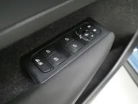 Volvo XC40 1.5 T5 Plug-in hybrid Ultimate Dark thumbnail 21