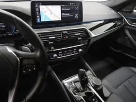 BMW 5 Serie Touring 530e xDrive thumbnail 40