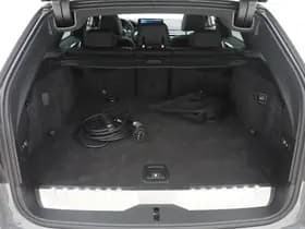 BMW 5 Serie Touring 530e xDrive thumbnail 44