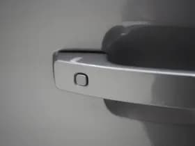 Land Rover Defender thumbnail 18