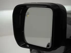 Land Rover Defender thumbnail 19