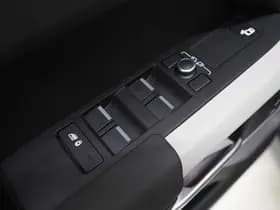 Land Rover Defender thumbnail 22