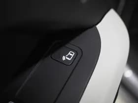 Land Rover Defender thumbnail 23