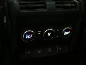 Land Rover Defender thumbnail 38