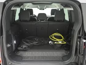 Land Rover Defender thumbnail 42