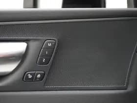 Volvo XC60 2.0 T6 Plug-in Hybrid AWD Plus Dark Long Range thumbnail 19