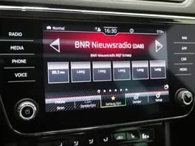 Škoda Superb Combi 1.4 TSI iV Sportline thumbnail 28