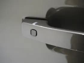 Land Rover Defender 110 2.0 P400e SE thumbnail 15