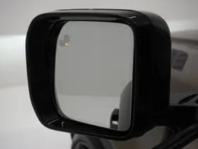 Land Rover Defender 110 2.0 P400e SE thumbnail 16