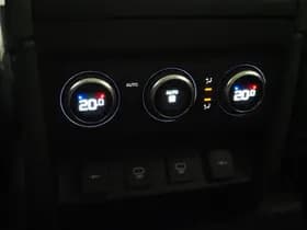 Land Rover Defender 110 2.0 P400e SE thumbnail 36