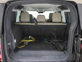 Land Rover Defender 110 2.0 P400e SE thumbnail 39