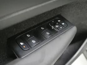 Volvo XC40 1.5 T5 Recharge R-Design Full Black thumbnail 20