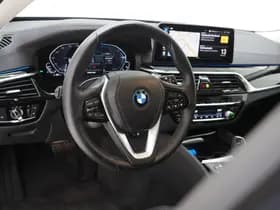 BMW 5 Serie Touring 530e Luxury thumbnail 17