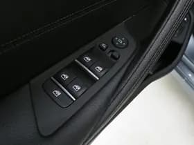 BMW 5 Serie Touring 530e Luxury thumbnail 19