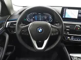 BMW 5 Serie Touring 530e Luxury thumbnail 36