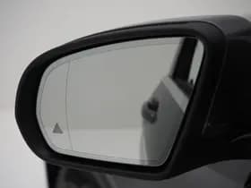 Mercedes-Benz GLC 300e 4MATIC AMG thumbnail 17