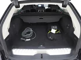 BMW 5 Serie Touring 530e xDrive thumbnail 37