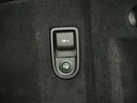 BMW 5 Serie Touring 530e xDrive thumbnail 39