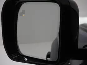 Land Rover Defender thumbnail 16